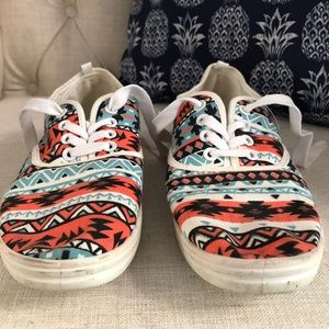 Women’s Tribal Charlotte Russe Sneakers Size 9